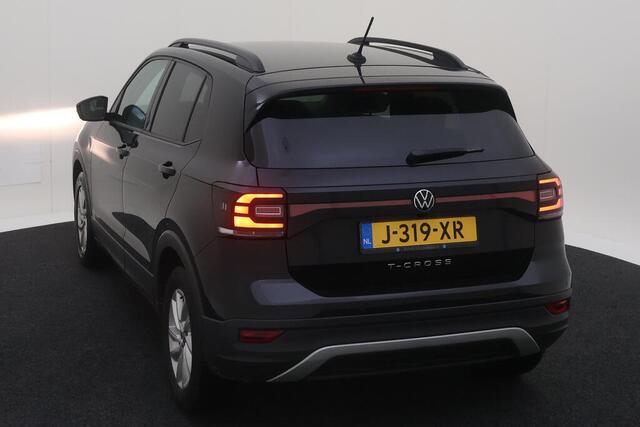 Volkswagen T-Cross 1.0 TSI Life / Navigatie / App connect / Camera / Parkeersensoren V+A / Lichtmetaal 16 inch /