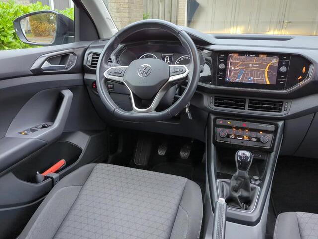 Volkswagen T-Cross 1.0 TSI Life / Navigatie / App connect / Camera / Parkeersensoren V+A / Lichtmetaal 16 inch /