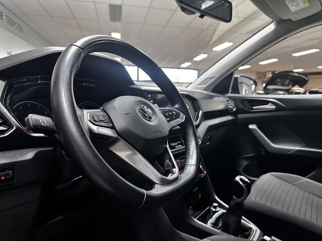 Volkswagen T-Cross 1.0 TSI Life/ 16'' LMV/ Adaptive Cruise/ Dode-Hoek DET./ Apple + Android/ Lane-Assist./ DAB+/ Navi/ Airco/ Bluetooth/ Multi. LEDER. Stuur/ Mistl./ PDC V+A/ LED Dagrijverl.