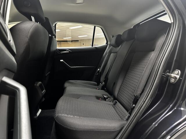 Volkswagen T-Cross 1.0 TSI Life/ 16'' LMV/ Adaptive Cruise/ Dode-Hoek DET./ Apple + Android/ Lane-Assist./ DAB+/ Navi/ Airco/ Bluetooth/ Multi. LEDER. Stuur/ Mistl./ PDC V+A/ LED Dagrijverl.