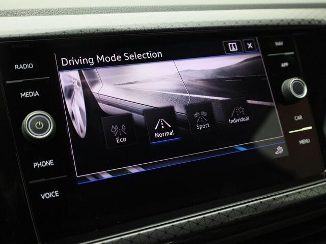 Volkswagen T-Cross 1.0 TSI 110pk DSG Style Business R · R-line · Navigatie · Apple/Android Carplay · Camera + Parkeersensoren