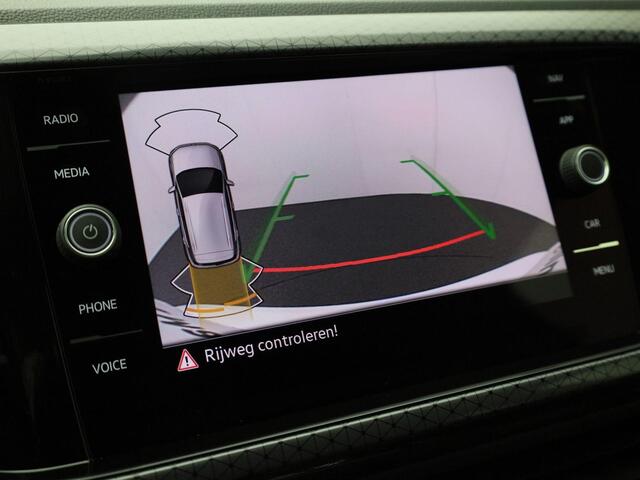 Volkswagen T-Cross 1.0 TSI 110pk DSG Style Business R · R-line · Navigatie · Apple/Android Carplay · Camera + Parkeersensoren