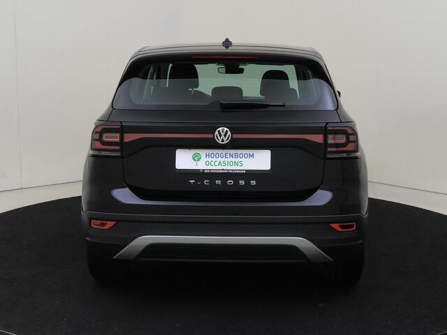 Volkswagen T-Cross 1.0 TSI Life | Dodehoek detectie | Achteruitrijcamera | CarPlay | Airco | Parkeersensoren | DAB radio | Buitenspiegels verwarmbaar |