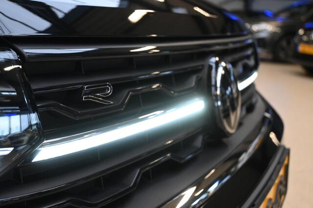 Volkswagen T-Cross 1.5 TSI 150pk R-Line Edition | IQ. Light | Trekhaak | Camera | 100% (Dealer) onderhouden label