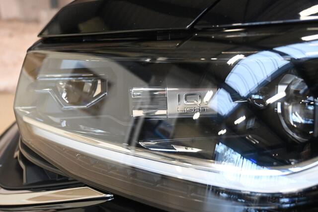 Volkswagen T-Cross 1.5 TSI 150pk R-Line Edition | IQ. Light | Trekhaak | Camera | 100% (Dealer) onderhouden label