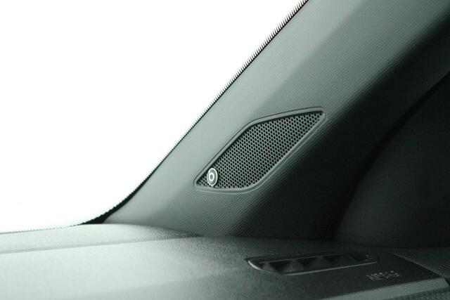 Volkswagen T-Cross 1.0 TSI 116pk DSG 2x R-Line Trekhaak Camera Stoelverwarming Keyless Virtual Cockpit Navigatie