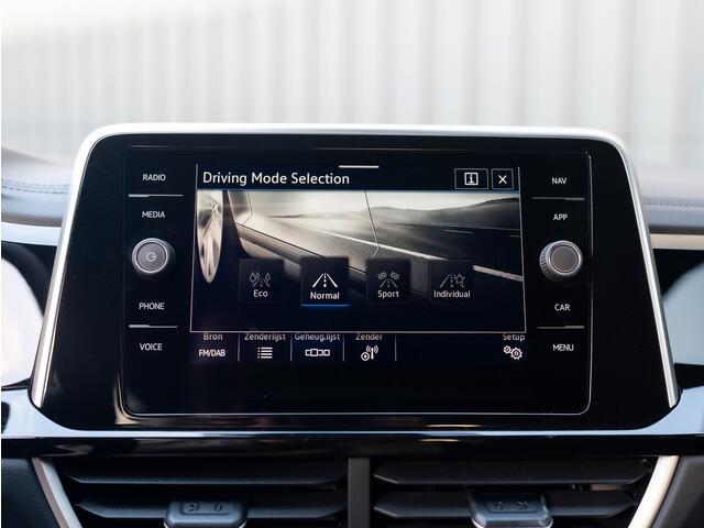 Volkswagen T-Roc 1.5 TSI 150Pk R-Line Business | IQ Light | 19'' | Camera | Prijs Rijklaar!!