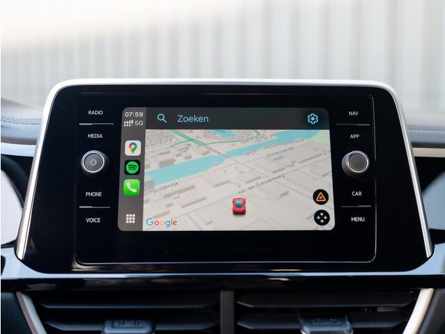 Volkswagen T-Roc 1.5 TSI 150Pk R-Line Business | IQ Light | 19'' | Camera | Prijs Rijklaar!!