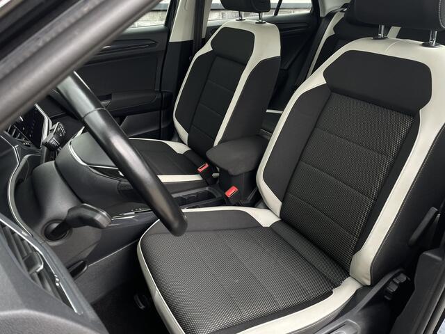 Volkswagen T-Roc 1.5 TSI Sport | LED | Trekhaak | Carplay | Camera | PDC