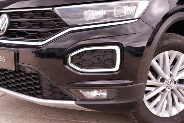 Volkswagen T-Roc 1.5 TSI Sport | LED | Trekhaak | Carplay | Camera | PDC