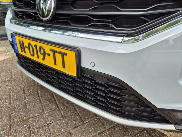 Volkswagen T-Roc 1.0 TSI Style | PDC voor en achter | Achteruitrijcamera | LM Velgen | Airco | Cruise Controle
