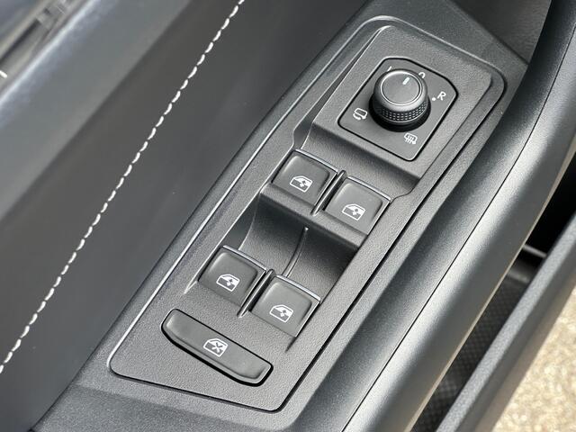 Volkswagen T-Roc 1.5 TSI 150pk DSG Style Carplay | Camera | Keyless | Elek. Achterklep | Rijklaar incl. garantie