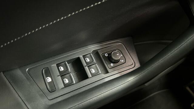 Volkswagen T-Roc 1.5 TSI R-Line Business+ Trekhaak 19 Inch