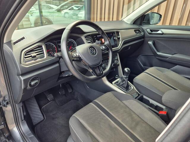 Volkswagen T-Roc 1.0 TSI Style Business | Matrix | Trekhaak | BTW | Camera