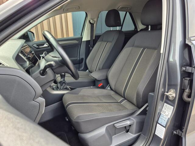 Volkswagen T-Roc 1.0 TSI Style Business | Matrix | Trekhaak | BTW | Camera