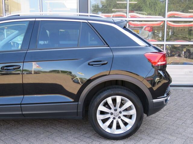 Volkswagen T-Roc 1.5 TSI 150PK STYLE / Camera / Navi / Elec.achterklep / Adap.cruise / BOVAG garantie