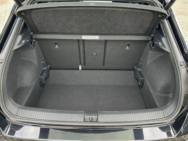 Volkswagen T-Roc 1.5 TSI DSG SPORT TREKHAAK/CAMERA/NAVI/CARPLAY/ACC/STOELVERW/E-KLEP