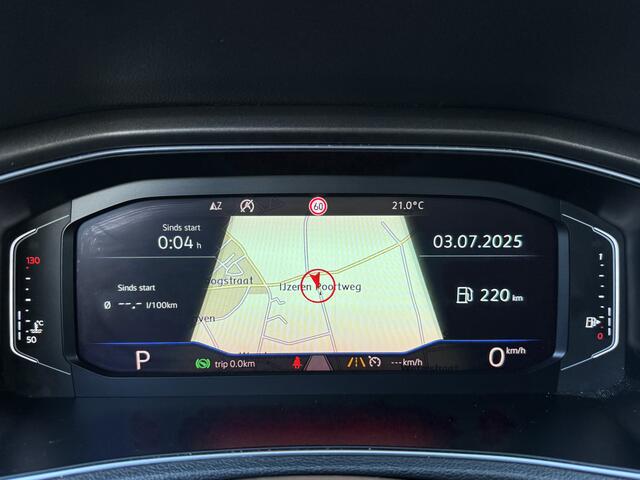 Volkswagen T-Roc 1.5 TSI Style Automaat Navi PanoSchuifdak Virtual Cockpit Carplay