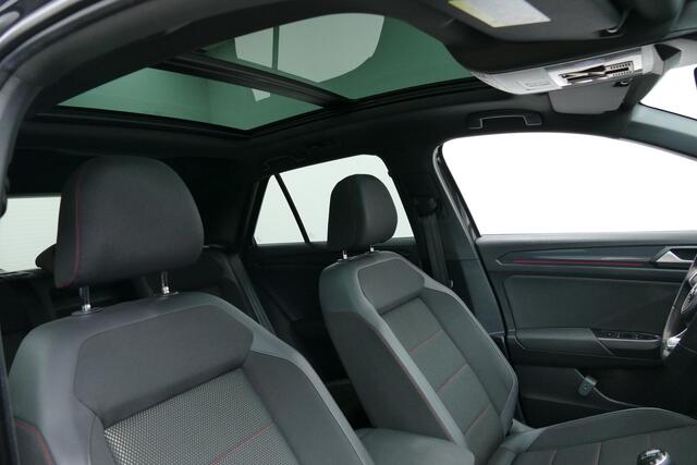 Volkswagen T-Roc 1.5 TSI Sport Business R-Line. Panodak, Adaptief Cruise, Virt Cockpit, Navi, Led, 19"LMV Haak 1500kg