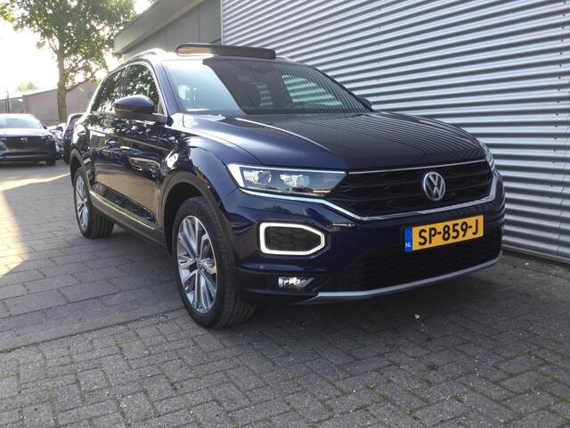 Volkswagen T-Roc 1.5 TSI Sport | Digitaal Dashboard | Trekhaak | Schuifdak | Camera |