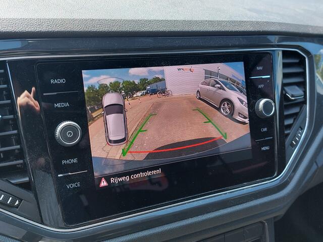 Volkswagen T-Roc 1.5 TSI 150pk Sport Business R | Origineel NL | Navi | Apple Carplay+Android Auto | Clima | Adap.Cruise | Led Koplampen | Licht+Regensensor | Pdc V+A+Camera | Privacy Glass | 18''lm