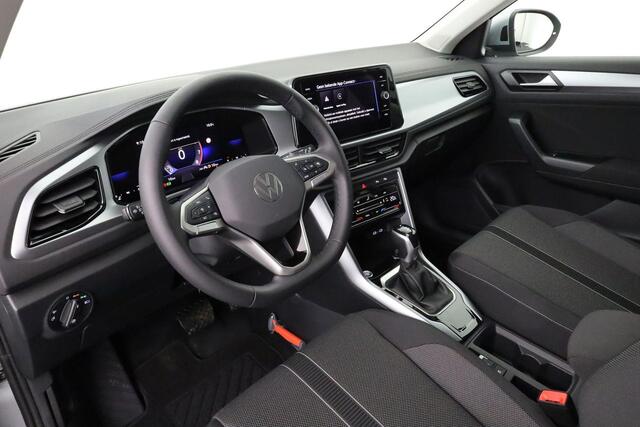 Volkswagen T-Roc Life Edition 1.5 TSI 110 kW / 150 pk DSG | IQ Light | Camera | Park Assist | Side Assist | 17 inch