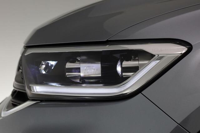 Volkswagen T-Roc Life Edition 1.5 TSI 110 kW / 150 pk DSG | IQ Light | Camera | Park Assist | Side Assist | 17 inch