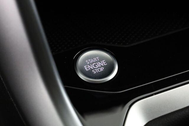 Volkswagen T-Roc Life Edition 1.5 TSI 110 kW / 150 pk DSG | IQ Light | Camera | Park Assist | Side Assist | 17 inch