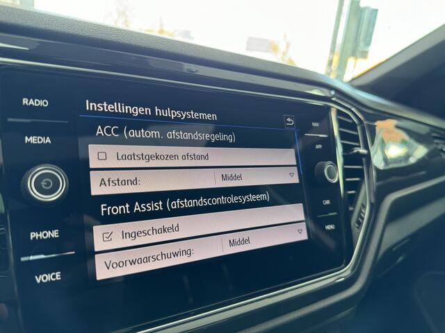 Volkswagen T-Roc T-Roc 1.5 TSI R-Line 150PK DSG PANO ACC