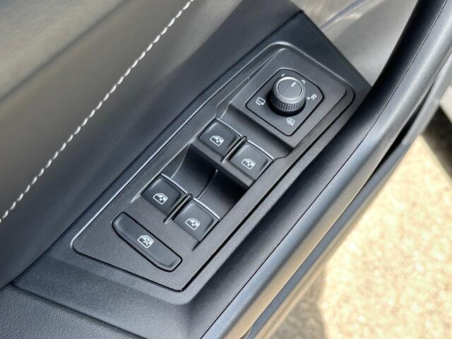 Volkswagen T-Roc 1.5 TSI 150pk DSG Style Carplay | Camera | Keyless | Elek. Achterklep | Rijklaar incl. garantie