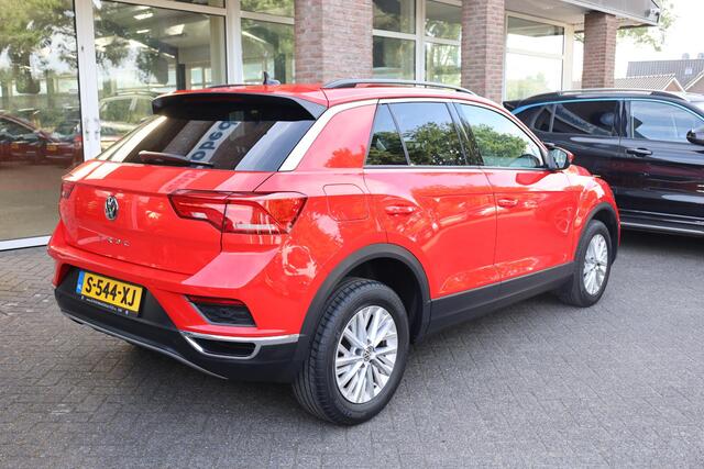 Volkswagen T-Roc 1.0 TSI Style Business CARPLAY ACC STOELVERW. LANE-ASSIST 2xPDC LMV ENZ.