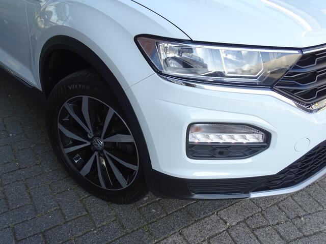 Volkswagen T-Roc 1.0 TSI Style Business Panoramadak Trekhaak