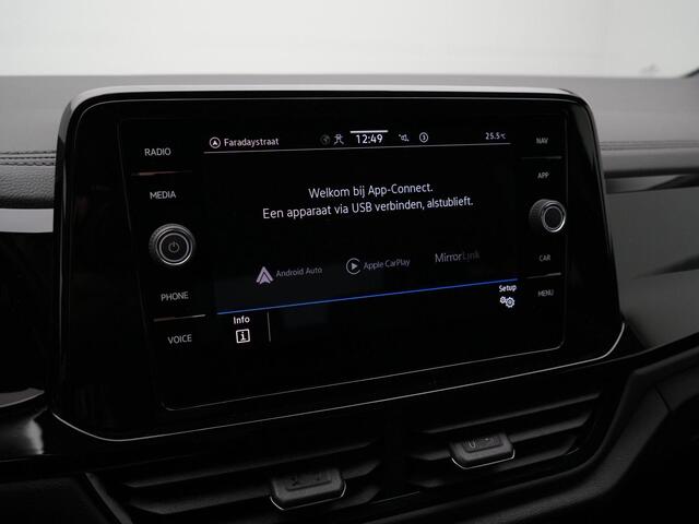 Volkswagen T-Roc 1.5 TSI 150 pk DSG Style | Achteruitrijcamera | Stoelverwarming | Navigatie | Adaptive Cruise