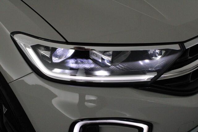 Volkswagen T-Roc 1.5 TSI 150pk DSG Style Camera Panoramadak IQ.Light Stoelverwarming Carplay