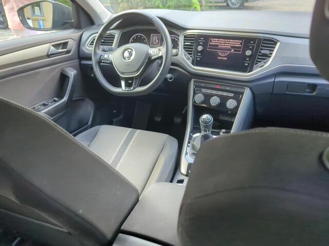 Volkswagen T-Roc 1.0 TSI 110pk Style / App-Connect / Parkeersensoren / airco / 16" LMV