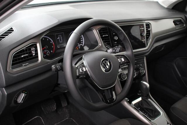 Volkswagen T-Roc 1.5 TSI 150pk Automaat Style | Navigatie | Climate Control | Adaptieve Cruise Control | Electrisch bedienbare achterklep | Camera | Parkeersensoren Voor en Achter | Verwarmbare voorstoelen
