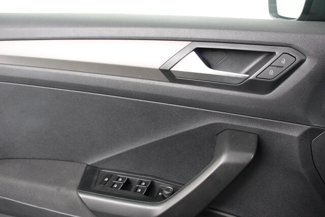 Volkswagen T-Roc 1.5 TSI 150pk Automaat Style | Navigatie | Climate Control | Adaptieve Cruise Control | Electrisch bedienbare achterklep | Camera | Parkeersensoren Voor en Achter | Verwarmbare voorstoelen