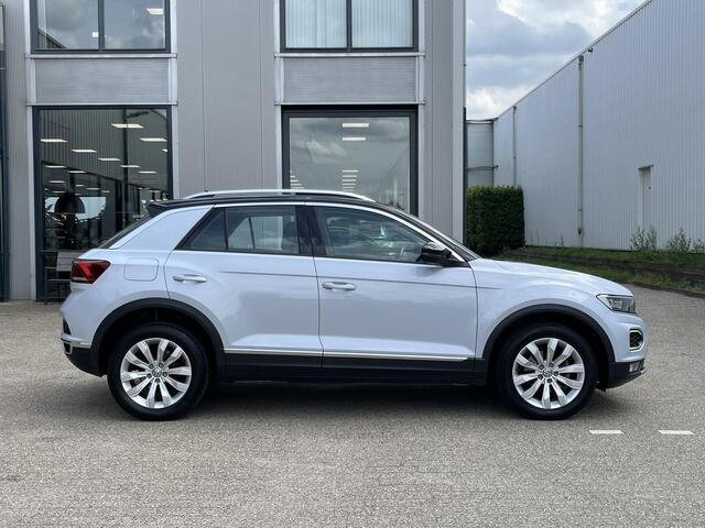 Volkswagen T-Roc 1.5 TSI Style | Leder/Navi/Pano.Dak/Clima/Adapt.Cruise/Afn.Trekhaak/Virtual/Apple CarPlay-Android Auto