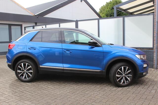 Volkswagen T-Roc 1.5 TSI Style 1.5 TSI 150pk, Navigatie, PDC V+A, Zwart Dak, 17", Virual Cockpit, All Weather banden.