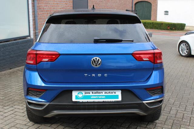 Volkswagen T-Roc 1.5 TSI Style 1.5 TSI 150pk, Navigatie, PDC V+A, Zwart Dak, 17", Virual Cockpit, All Weather banden.