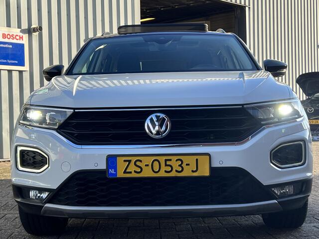 Volkswagen T-Roc 1.0 TSI Style | PANORAMADAK | ACHTERUITCAMERA | NAVIGATIE |