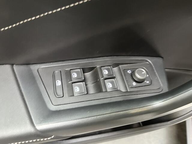 Volkswagen T-Roc 1.5 TSI R-Line / AUTOMAAT/ 2X R-LINE/ MATRIX/ 18" LMV/ DIGITAL DASH/ APP-CONNECT/ PARK. SENSOREN/ CLIMA/ STOEL VERWARM./ DAB/ RIJ-MODI