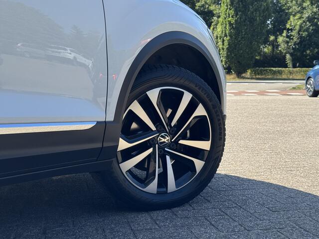 Volkswagen T-Roc 1.0 TSI UNITED 110 pK | CARPLAY | Stoelverwarming | 17" L.M. | Parkeersensoren V+A |
