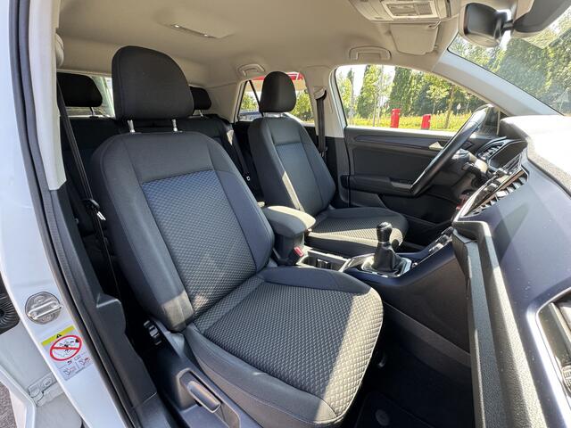 Volkswagen T-Roc 1.0 TSI UNITED 110 pK | CARPLAY | Stoelverwarming | 17" L.M. | Parkeersensoren V+A |