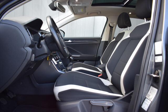 Volkswagen T-Roc 1.5 TSi 150pk Sport LED | Panoramadak | Virtual | Carplay | Trekhaak | 18 Inch LMV