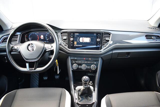 Volkswagen T-Roc 1.5 TSi 150pk Sport LED | Panoramadak | Virtual | Carplay | Trekhaak | 18 Inch LMV