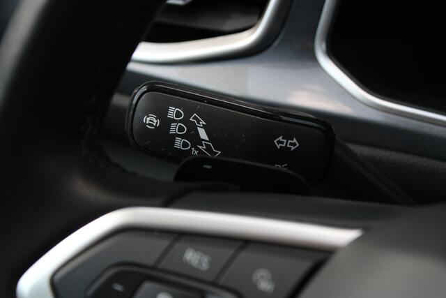 Volkswagen T-Roc 1.5 TSI Style 150pk - Ergostoel - LED - Navi - Camera - Stoelverwarming - Trekhaak - Rijklaar