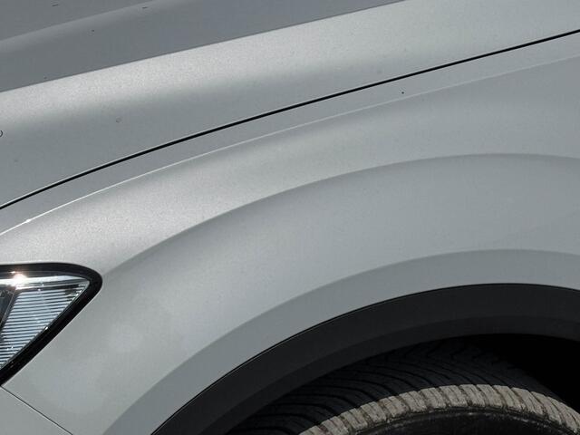 Volkswagen T-Roc 1.5TSI R-Line Pano Keyless ACC Dodehoek Zetels Trekhaak