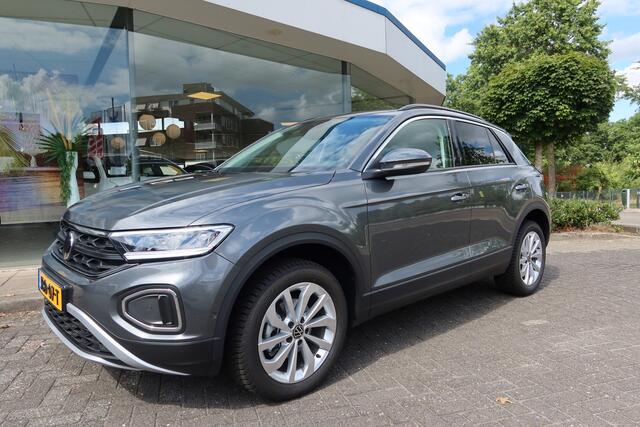 Volkswagen T-Roc 1.5 TSI 150PK AUTOMAAT Life Edition 10dkm! Navi I All-Season I