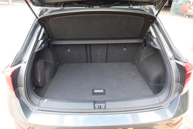 Volkswagen T-Roc 1.5 TSI 150PK AUTOMAAT Life Edition 10dkm! Navi I All-Season I